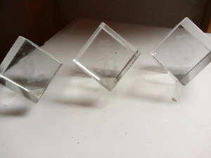 3-Weihnachten Laser geschnitzt 3D holografisch Briefbeschwerer Eckbasis 1-1/2" Seiten - Bild 1 von 9