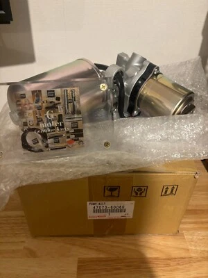 Toyota Land Cruiser Lexus LX570 OEM Brake Booster Pump & Accumulator 47070-60060 - Image 1 of 4