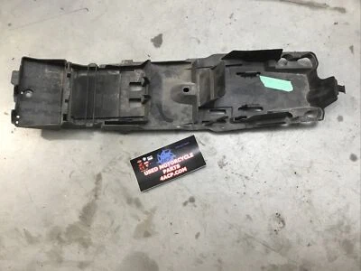 06-07 BANDEJA BATERÍA SUZUKI GSXR 600 750 63111-01H0 Foto 1 de 4