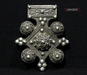 Beautiful Berber Cross - Boghdad - South Morocco - Picture 1 of 5