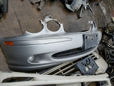 2001 2002 2003 2004 2005 06 2007 2008 Jaguar X-Type parachoques delantero completo plateado Foto 1 de 3