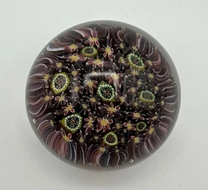 Murano Millefiori 2" Kunstglas Briefbeschwerer mit grünen & lila Blumenstöcken Italien - Bild 1 von 6