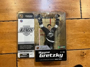 Wayne Gretzky McFarlane Toys NHL Los Angeles Kings Action Figure Series 1 #99 - Picture 1 of 4