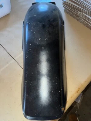 Guardabarros trasero usado para una motocicleta Suzuki VN 1600 Marauder Foto 1 de 4