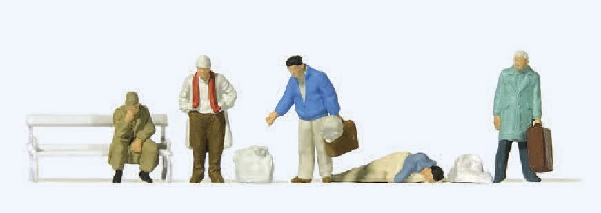 HO Preiser Figures 14119 : HOMELESS IN FRONT of the RAILROAD STATION with Bench - Image 1 of 1
