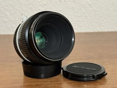 Lente Nikon Micro Nikkor 55 mm F3,5 Primer Plano Macro 1975 circa EXCELENTE+ ¡Funciona bien! Foto 1 de 4