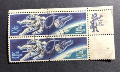 US Scott 1331-1332. 5c Space Walk. MARGIN BLOCK OF 4 W/ MR. ZIP.  USED - Image 1 of 2
