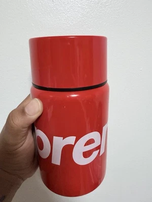 Tarro de comida Supreme SIGG 0,75 L "rojo" FW21 Foto 1 de 4