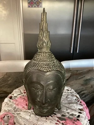 Antigua escultura de cabeza de Buda de bronce tailandés de 10", sin base Foto 1 de 4