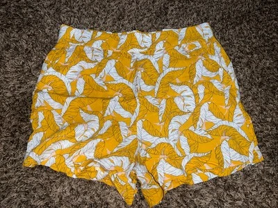 Women’s Nine West Yellow Leaves Floral Printed Shorts Size Large NWT - Image 1 of 4