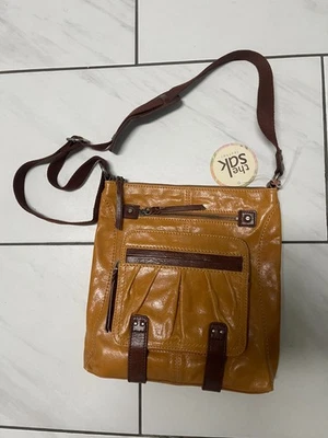 *NUEVO* Bolso de Hombro/Brossbody The Sak Iris, Cuero Liso en Mostaza y Marrón Foto 1 de 4