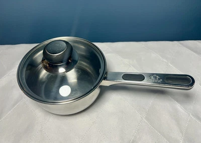 Cacerola Oneida Immaculate con mango de tapa un cuarto (4 tazas) acero inoxidable Foto 1 de 4