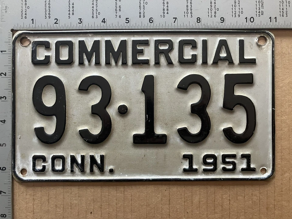 1951 Connecticut placa comercial 93-135 YOM DMV Ford Chevy Dodge 17688 - Imagem 1 de 1