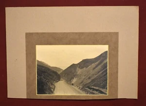 Fotografia d'epoca in bianco e nero di Sychnant Pass con fondello da costruzione - Foto 1 di 17