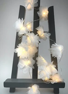 20 LED  battery operated White Chiffon Flower Fairy Lights - Picture 1 of 1
