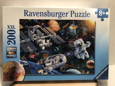 Puzzle Spaziale Esplorazione Cosmica 200 XXL Pezzi 19 x 14" 2019 Ravensburger Sigillato - Immagine 1 di 4