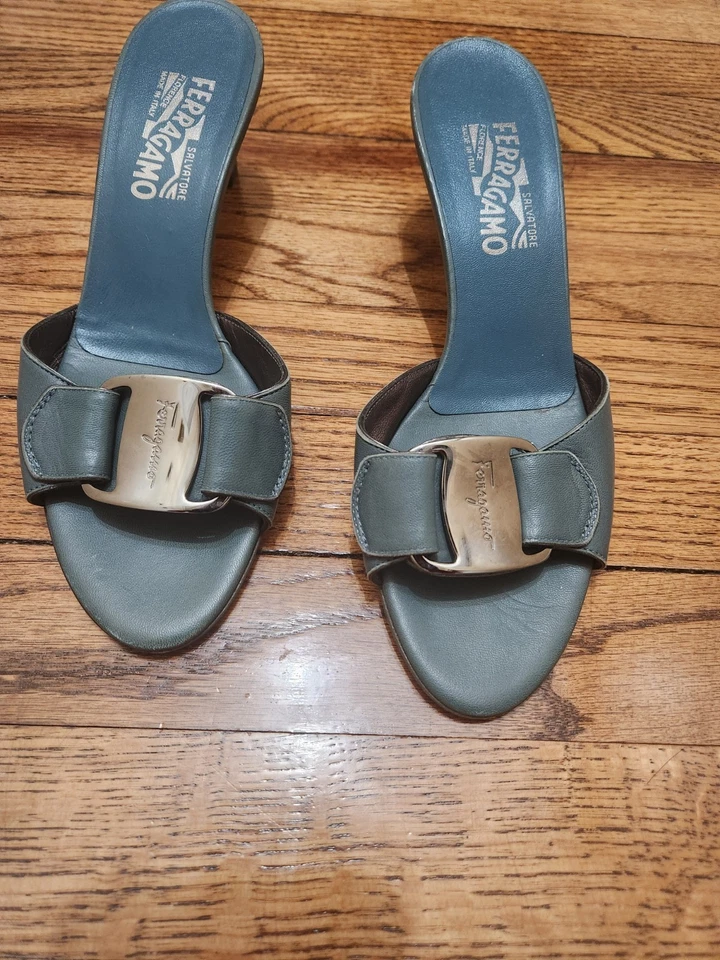 Sandálias Ferragamo tamanho 9 - Imagem 1 de 4