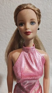 Muñeca Barbie Mattel Mackie Face Usando Vestido y Zapatos - Imagen 1 de 6