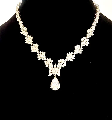 COLLAR EXQUISITO HOJA Y FLORA JOYERÍA NUPCIAL CIRCONITAS CÚBICAS 16" Foto 1 de 4