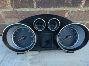 GENUINE VAUXHALL INSIGNIA 2009 SPEEDO SPEEDOMETER INSTRUMENT CLUSTER 13327315 - Picture 1 of 3