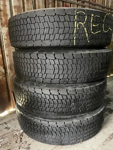 295/80 R22.5 154/149M16PR TL RICOPERTO USATO GOMMA TRAZIONE AUTOBUS AUTOCARRO - Foto 1 di 1