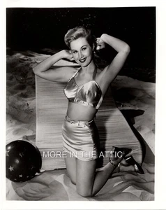VIRGINIA MAYO IS SEXY AND LEGGY IN THIS CUTE BUSTY HOLLYWOOD PORTRAIT STILL - Bild 1 von 1