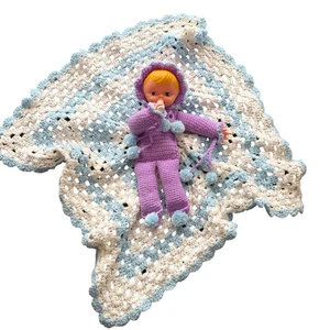Vintage handgefertigte gehäkelte Babypuppe mit Decke - Bild 1 von 4