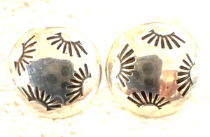 PENDIENTES DE PLATA ESTERLINA NAVAJO sello de sol redondo poste de moneda VER TODO AHORA! - Imagen 1 de 5