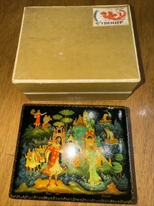 Vintage Tianex 9/28 1983 Russian Palekh Lidded Lacquered Trinket w/ Original Box - Picture 1 of 15