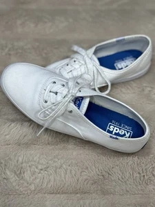 Vintage Women's KEDS Size 8 White Canvas Sneakers, Tennis Shoes # WM8176M, Nice - Picture 1 of 5