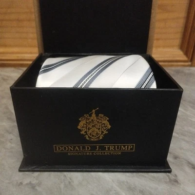 Corbata a Rayas Donald J. Trump Signature Collection Para Hombre Formal - Con Caja  Foto 1 de 4