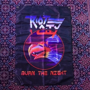 Riot City - Tapiz de bandera promocional Burn The Night - 42”x29,5” - Imagen 1 de 7