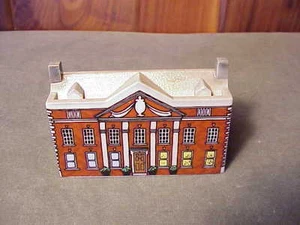 DE COLECCIÓN WADE INGLÉS PORCELANA PUEBLO WHIMSEY ON WHY #6 BLOODSHOTT HALL - Imagen 1 de 5