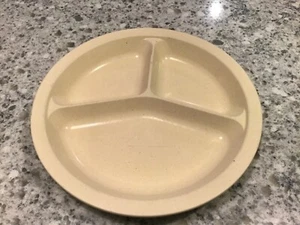 Vintage  Anchor Hocking 9.25" Divided MicroWare Plate PM 486 TI Ecu - Picture 1 of 3