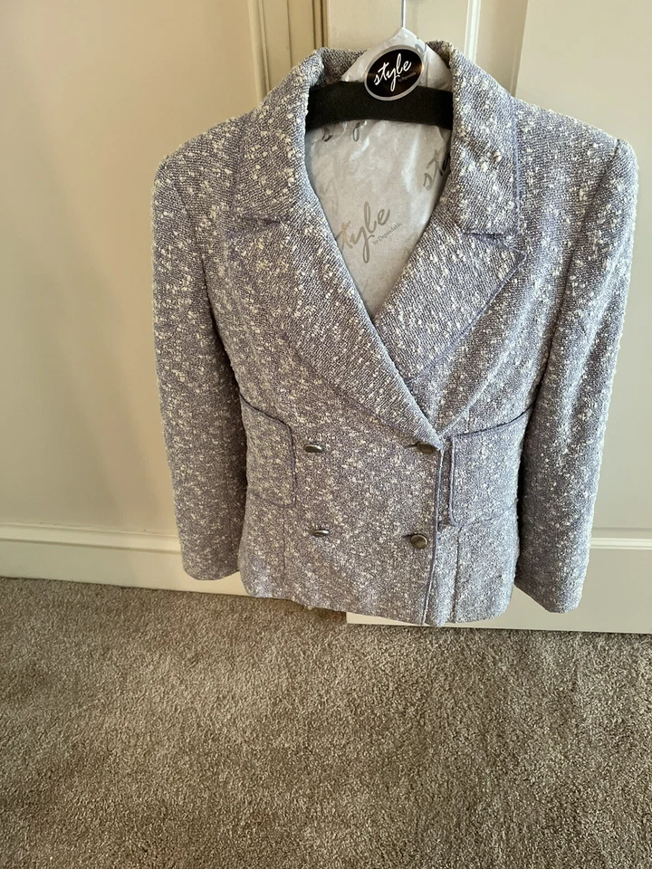 Chanel Vintage Alta Costura Púrpura Blanco Tweed Chaqueta Traje Con Falda Foto 1 de 4
