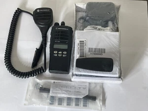 Motorola HT1250 VHF 136-174MHz Radio AAH25KDF9AA5AN - Picture 1 of 12