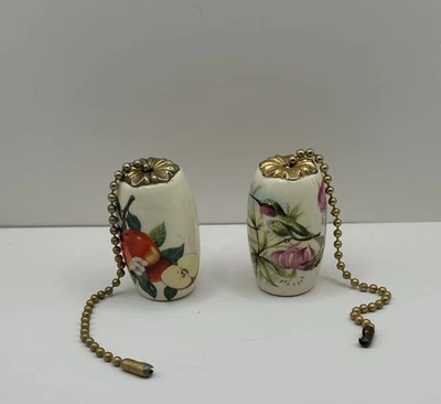 "Ventilador/luz de porcelana y latón de 2"" de los 80 con acabado tirar colibrí y manzana" Foto 1 de 4