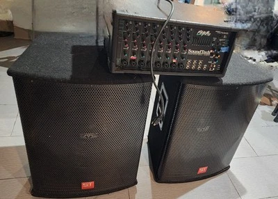2 SoundTech AST15 Speakers & 1 SoundTech MM8D AMP - Image 1 of 4