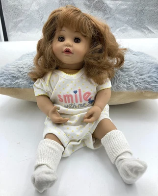 Muñeca bebé interactiva Adora’s con 5 funciones activadas al tacto Foto 1 de 4