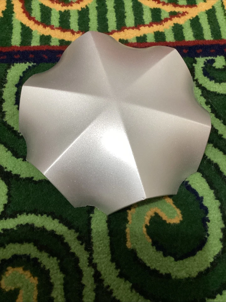 NOS OEM 1995-1999 Oldsmobile Aurora Wheel Trim Cap Part#25620005  1piece - Image 1 of 4