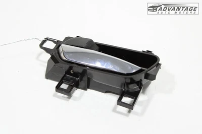 Nissan Versa 2020-2025 trasero izquierdo interior puerta panel manija OEM Foto 1 de 4