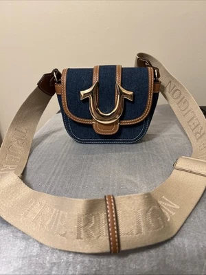 Bandolera True Religion, logotipo de herradura, mini solapa.  Denim. Foto 1 de 4