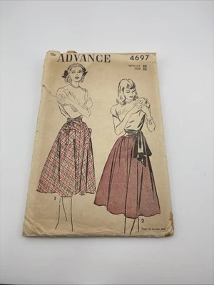 Vestido avanzado vintage 1947 patrón de costura #4630 moda adolescente sin cortar Foto 1 de 4