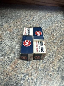 AC FARM TRACTOR HEAVY DUTY SPARK PLUGS TC83 (Set Of 2) - Foto 1 di 4