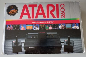 Console ATARI 2600 SECAM en boîte + câbles + 1 manette + 4 jeux testée (N°8346P) - Foto 1 di 24