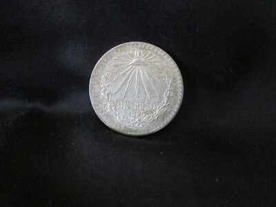 Moneda mexicana 1920 México .720 plata 1 peso tapa grande y rayo - ¡8.830.000 acuñada! Foto 1 de 2