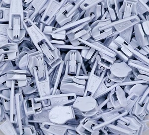 Deslizadores de cremallera blancos n.º 3 para cadena de nailon bloqueo automático 25/50/100/200/500/1000 por paquete - Imagen 1 de 2