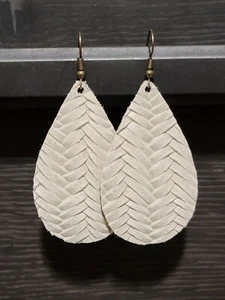 ECHT Leder Tropfen Ohrringe Creme Fischschwanz Leder - Bild 1 von 1