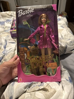Muñeca Barbie como Daphne 2001 Mattel 55887 Scooby Doo NUEVA en caja Foto 1 de 3
