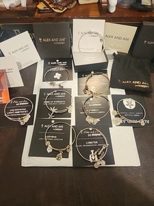 Alex und Ani Set mit 9 goldfarbenen Armbändern mit Charms Neu im Karton A398 - Bild 1 von 15